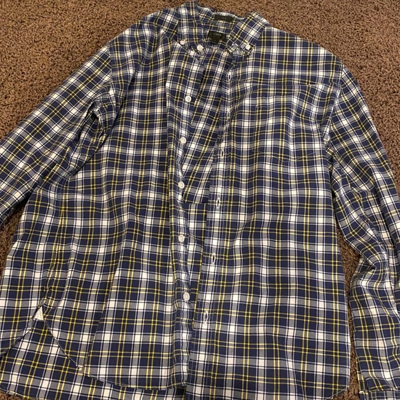 J.C crew long sleeve button down shirt. - Picture 1 of 3
